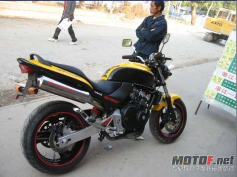 广东湛江代友出售06年小黄蜂。