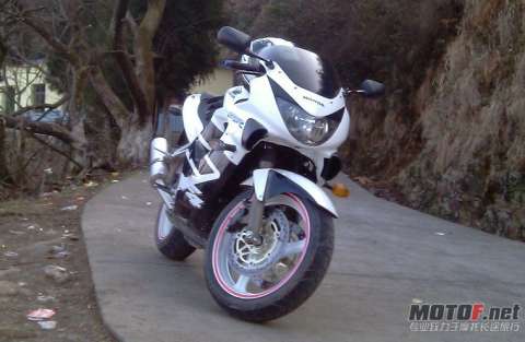 本田CBR600-F4跑车