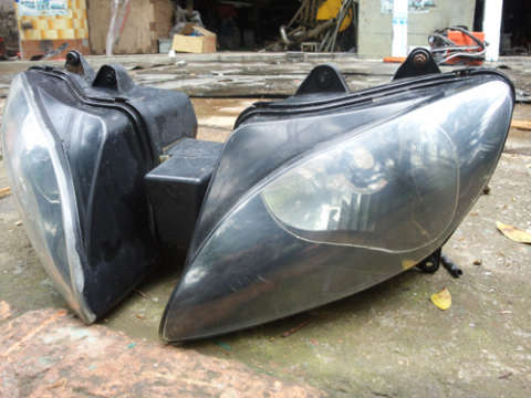 二手99-01R1原装大灯950元