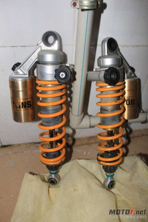 奥林斯后避震
