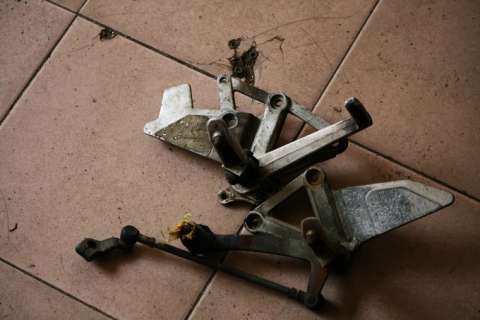 Suzuki RG125/200脚踏总成