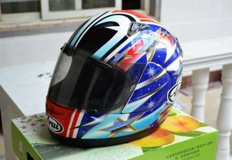 已出售 ，，。，，广东,东莞地区. 出售：Arai大眼头盔.M码.价钱1600大元..内详.