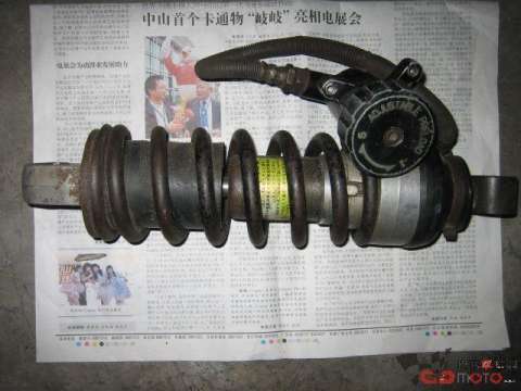 五段可调的油压后中央避震