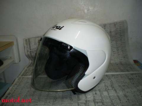 白色 arai半盔