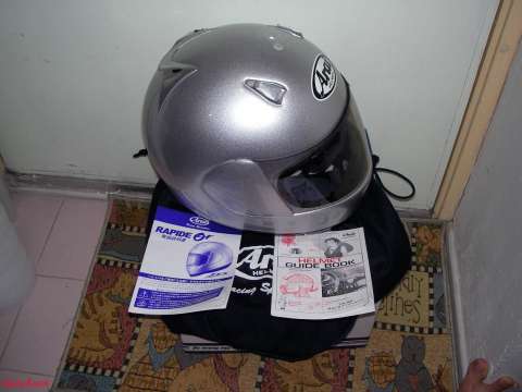 9.99新银色arai头盔