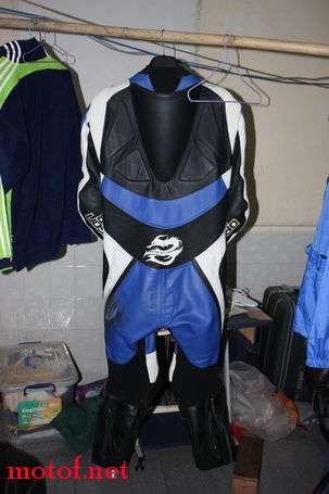 龙骑士连体皮衣