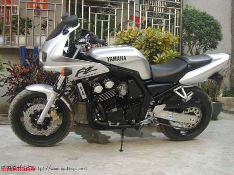 YAMAHA FZ400
