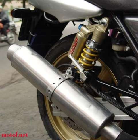 肇庆 1000元出 SHOWA 21段可调避震，cb400 NGK 铱金火嘴