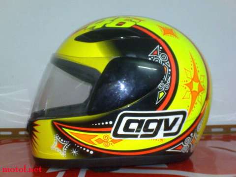 AGV46日月花头盔