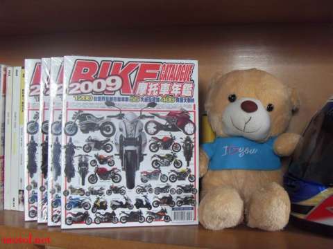 <<09摩托车年鉴>>