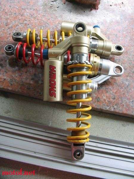 肇庆 1000元出 SHOWA 21段可调避震，cb400 NGK 铱金火嘴 220元