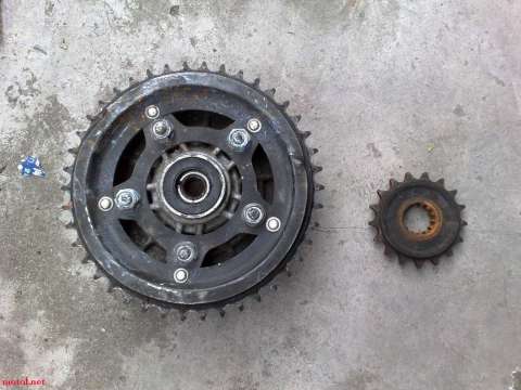 本田cb-400大齿和大齿座一套。