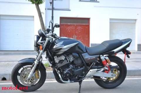 HONDA-CB400-VTEC1