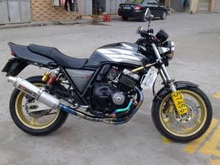 番禺代友出售部95R版CB400，大量补品。接小小刀。