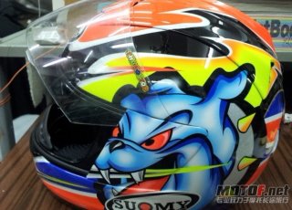 代友岀售SUOMY头盔M码少戴,九成五新.1350元...