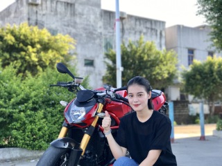 出2010年杜卡迪街霸1100S