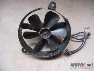 江西赣州信丰县出CB400水箱风扇和XV250天王大灯，售价是分别是100元、70元