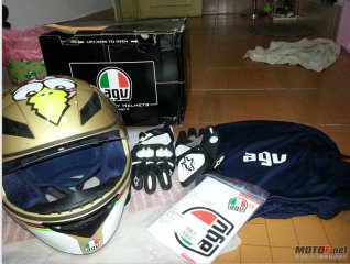 已售·东莞、惠州范围可送货上门！出售AGV头盔 K3系列的小鸡1000元；A星S1赛车手套