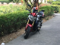 出12年大黄蜂CB1000r带ABS前后米仔轮胎九八成新