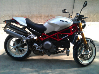 出07年杜卡迪S4R S~~
