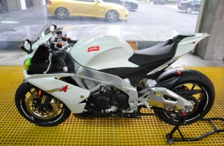 aprilia_rsv4