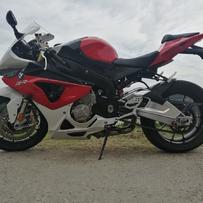 广东德庆出12宝马S1000RR和13铃木GSR750