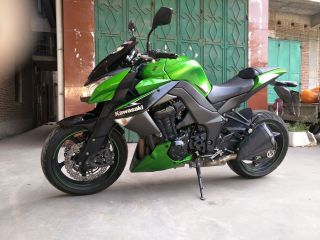12年川崎Z1000   全新车下地