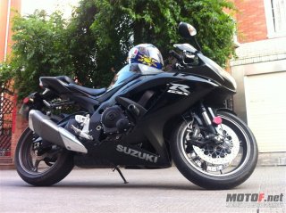 代友发贴。车在福建省龙岩 出售 GSXR750 。喜欢的来/。