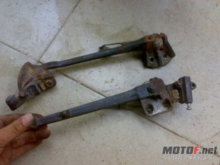 出售NSR250配件 中缸 曲轴 离合 全段原装3仔排气 等等.....