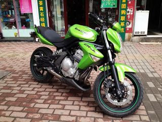 帮朋友发帖转成色很新的 07年 KAWASAKI ER-6N