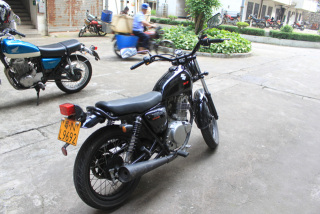 代友卖铃木草上飞