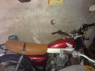 急用钱  贱卖04CB400ss和阿普利亚650摩托车