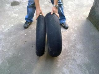 恩平地区代友出售普利司通全热容胎一对，头胎120尾胎180