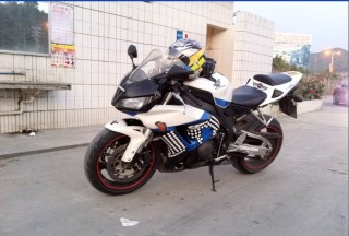 广州市海珠区出售07年CBR1000R价格42800元！