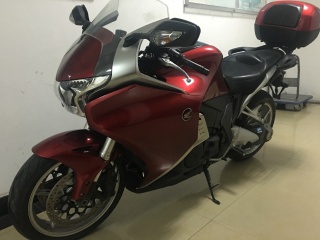 10年vfr1200 原版原漆原灯，原装三箱abs正常 电热手把正常，任何功能正常。车架正