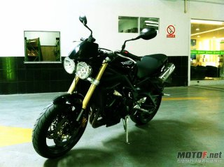 潮州地区代友出售2010英国凯旋675（街车版），全车原版原漆！价格49999RMB！