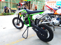 广西平南思旺1800元出售50CC2冲场地小越野一台