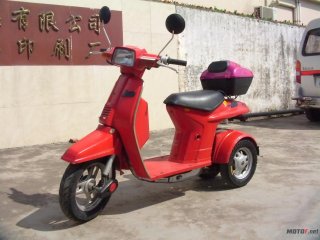 有3台车ZRX400 .本田50C不倒翁.川崎火神太仔..