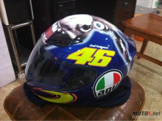 惠州博罗石湾镇代友出9。9新AGV，K3驴面盔一个1000蚊