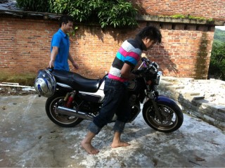 顺德伦教出售CB750一台, 13500元!接小刀,,