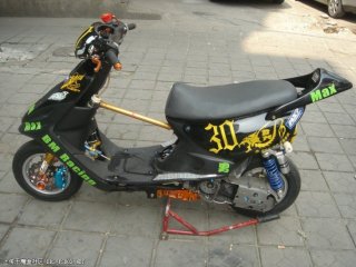 佛山禅城BM车房出第二台30号车150cc初级组专业比赛踏板车，售价20000元