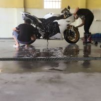 精神R1 白色 机油刚刚换日本 170块一瓶 速马力 全进口京东出货，