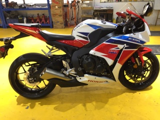 深圳诚心出售12年CBR1000