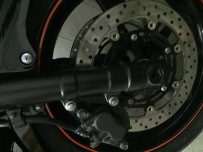 惠州市博罗县园洲镇代友出售05年FZ6N以及CB400三代。