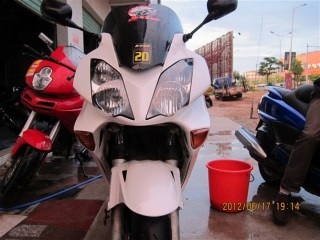 出售06年VFR800VTEC...刚更换前后新胎、机油、水箱宝、后刹车皮~~