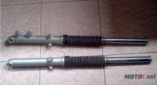 鹤山地区出售进口铃木王（刀仔）前叉一对。。。