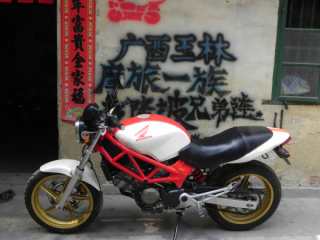 广西玉林出刚做好的 HONDA VTR250 （带视频）