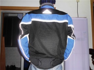 秒价出3件XL码官方在售正品机车服，带5件护具，299元，无其他尺码