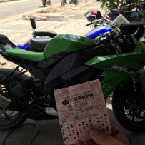 广西南宁出09年10R一辆，秒杀价出售。。