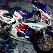 在天气冷正看车精不精神的时候  有水汽 不要误认是烧鸡油啊